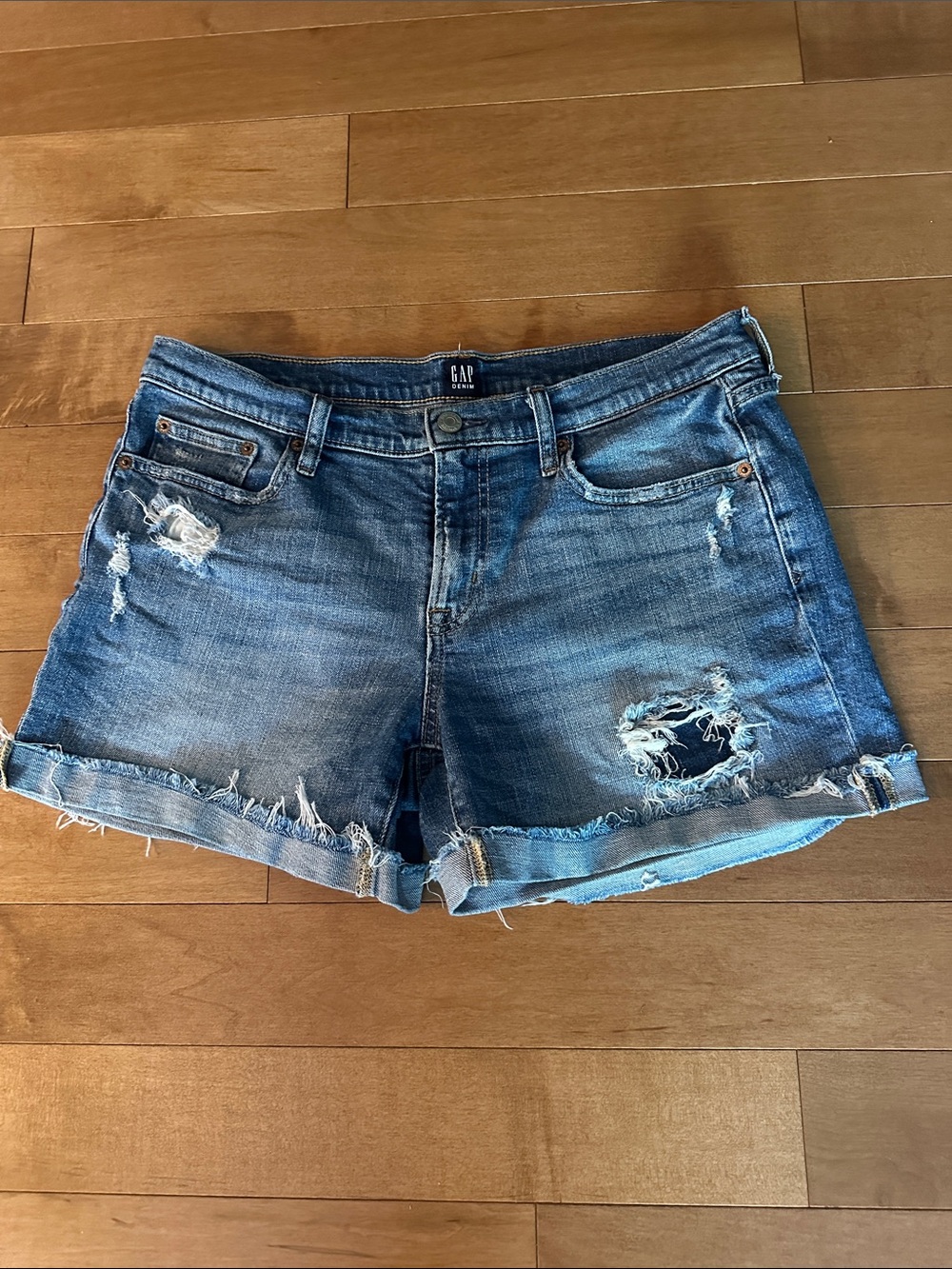 Gap Distressed Denim Shorts Cuffed Raw Hem Mid Rise Medium Wash Size 8
